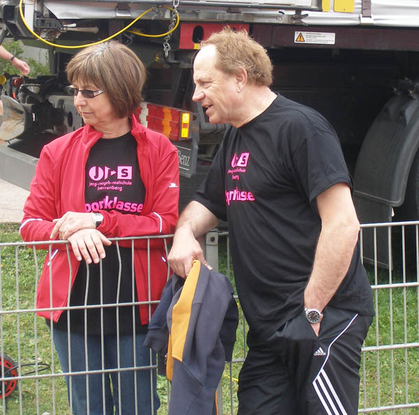 2009 Kirschbluetenlauf2 09 Trainer Frau Wiemann und Herr Roesch web